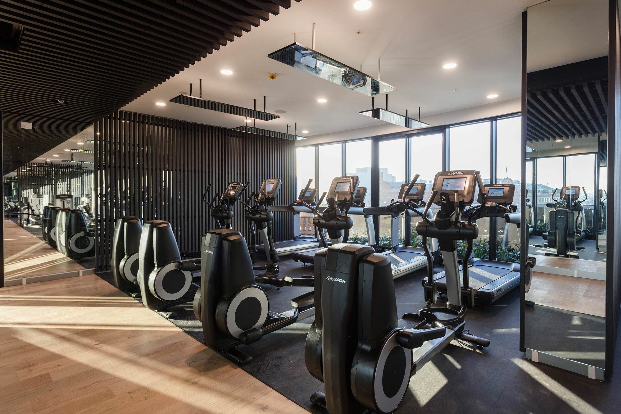 เอฟวี บริสเบน บาย เป็ปเปอร์ส Aparthotel ภายนอก รูปภาพ The gym at The Standard East Village