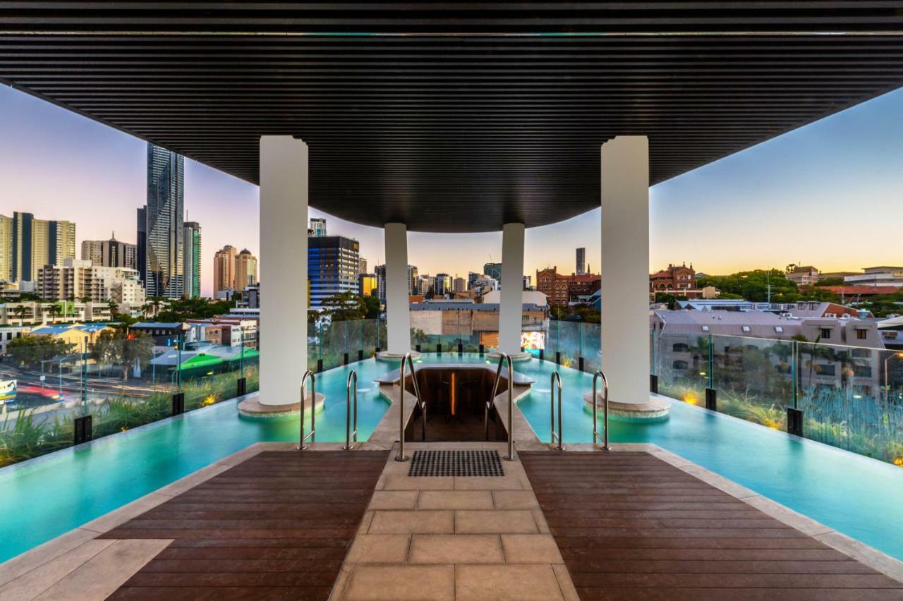 เอฟวี บริสเบน บาย เป็ปเปอร์ส Aparthotel ภายนอก รูปภาพ The pool at the rooftop of the Emporium South Bank
