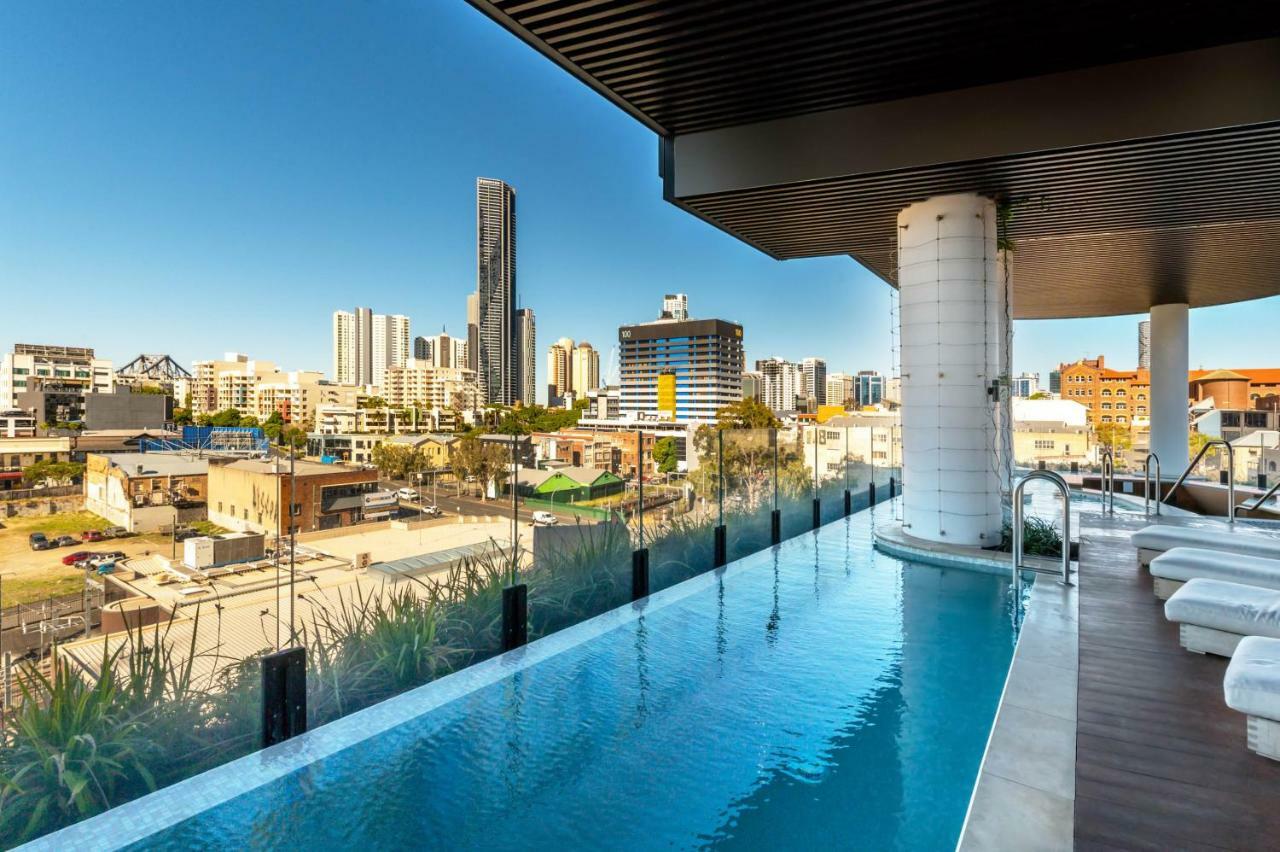 เอฟวี บริสเบน บาย เป็ปเปอร์ส Aparthotel ภายนอก รูปภาพ The rooftop pool at Emporium Southbank